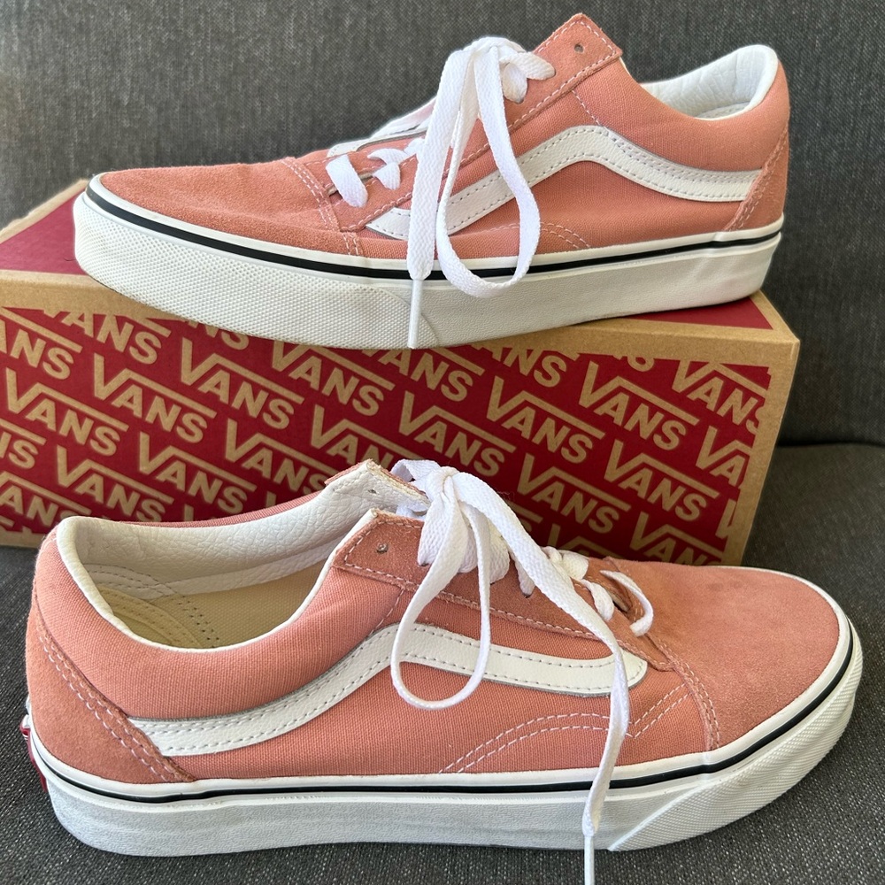 Vans Woman’s Size 8 Pink and White Sneakers Old Skool
Rose Dawn/True White